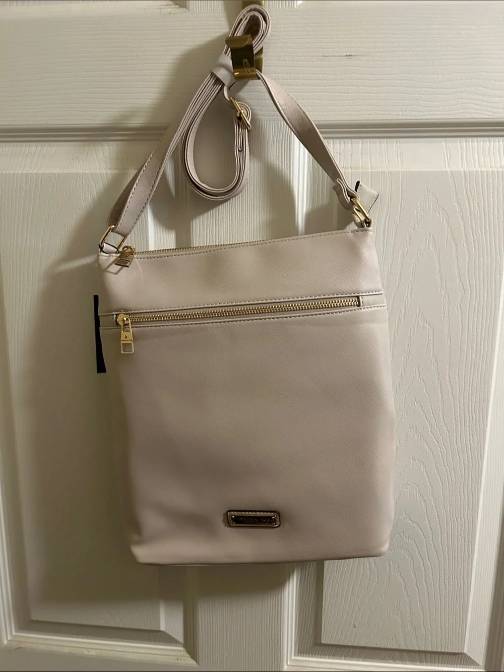 London Fog Light Beige Crossbody with Gold Accents NWT - Picture 1 of 2